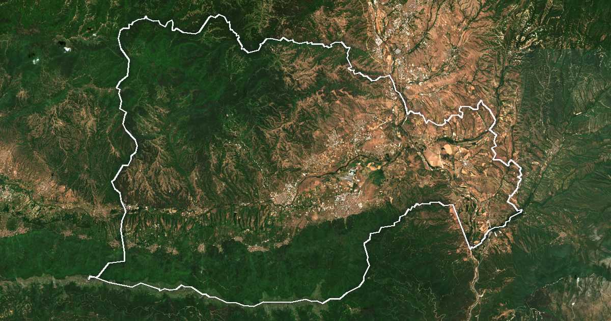 Image satellite avec la limite tracée: Pétritch