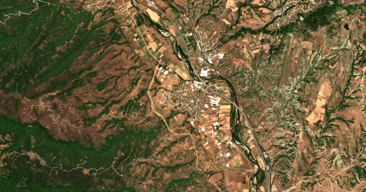 Carte satellite de Mikrevo