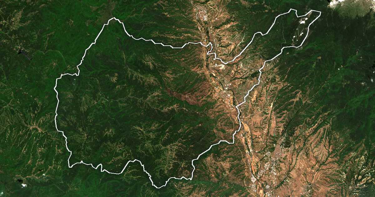 Image satellite avec la limite tracée: Stroumyani