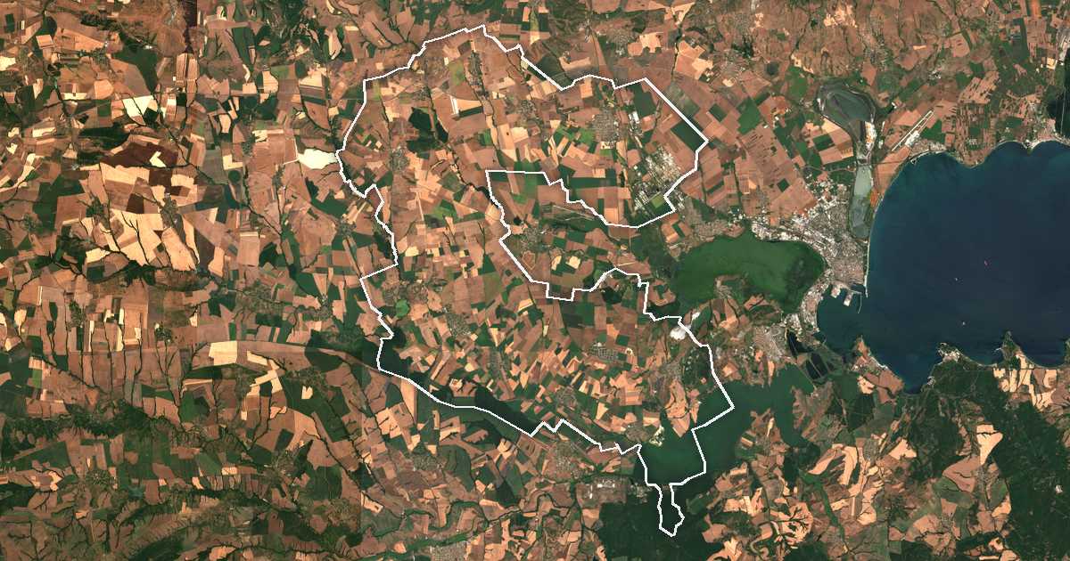 Image satellite avec la limite tracée: Kameno
