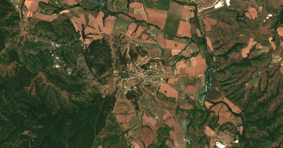 Carte satellite de Ustrem