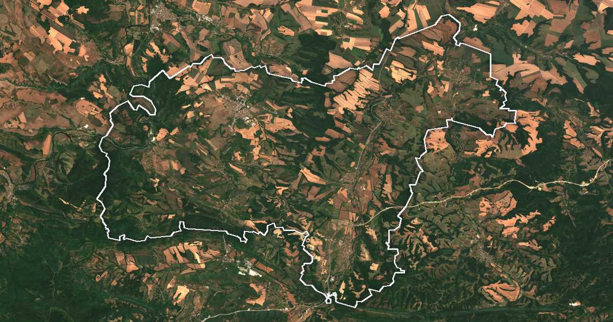 Image satellite avec la limite tracée: Loukovit