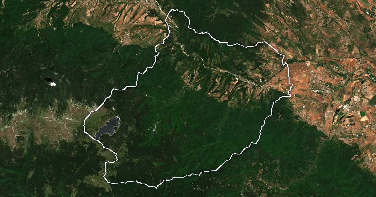 Image satellite avec la limite tracée: Belovo