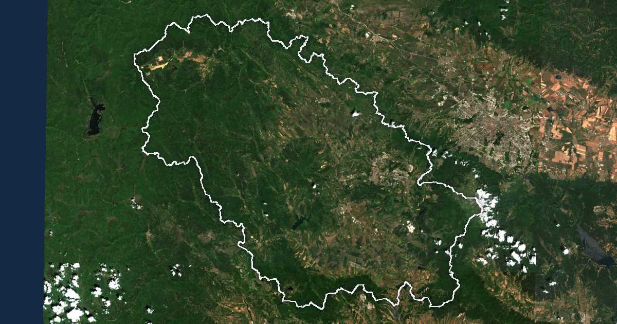 Image satellite avec la limite tracée: Pernik