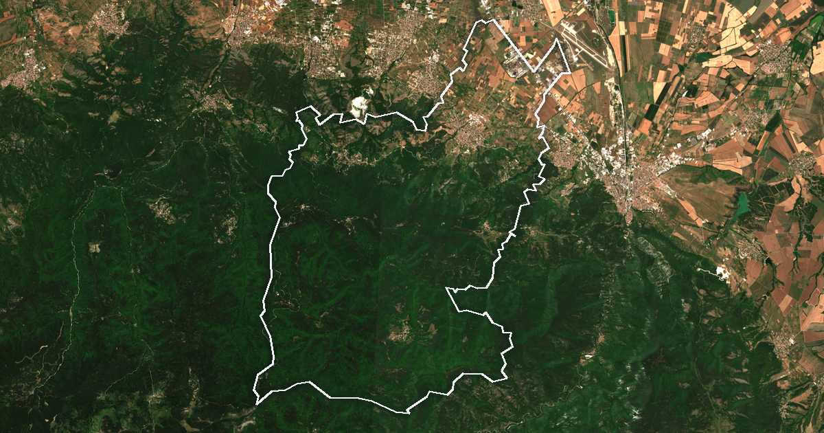 Image satellite avec la limite tracée: Kouklen