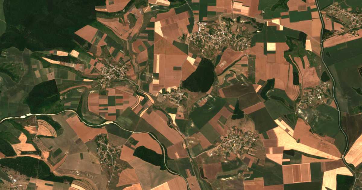Carte satellite de Dennica