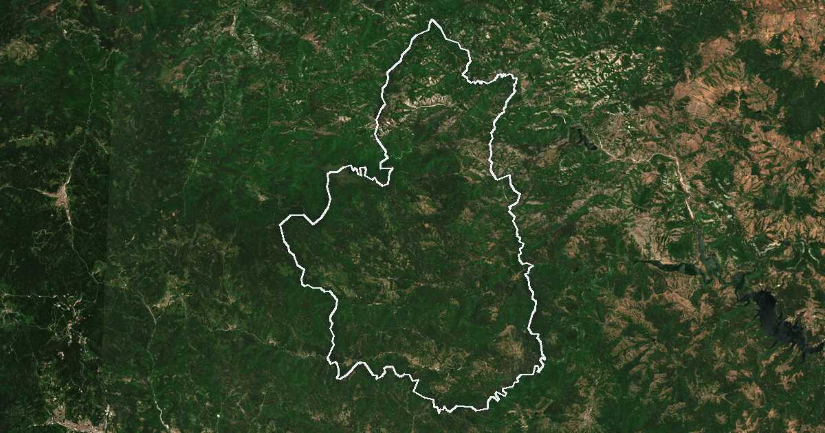 Image satellite avec la limite tracée: Banité