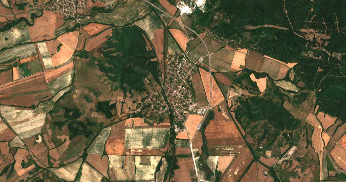 Carte satellite de Skravena