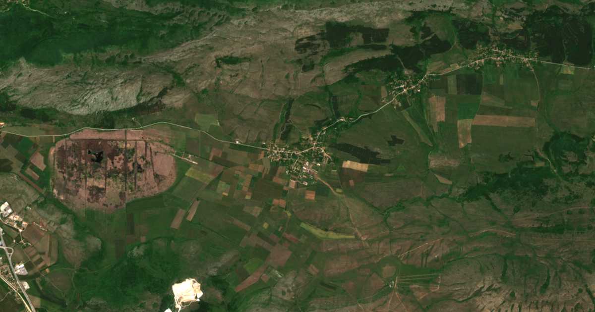 Carte satellite de Golemo Malovo