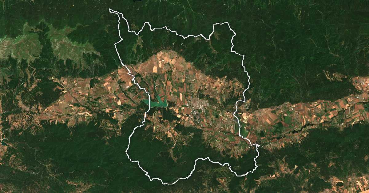 Image satellite avec la limite tracée: Kazanlak