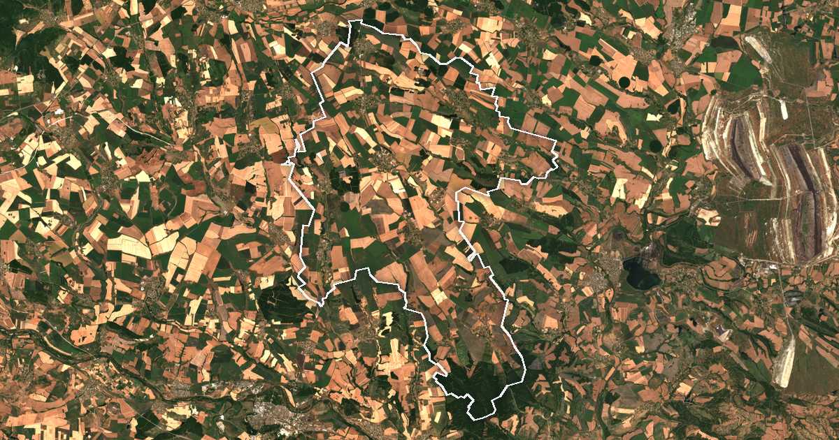 Image satellite avec la limite tracée: Opan