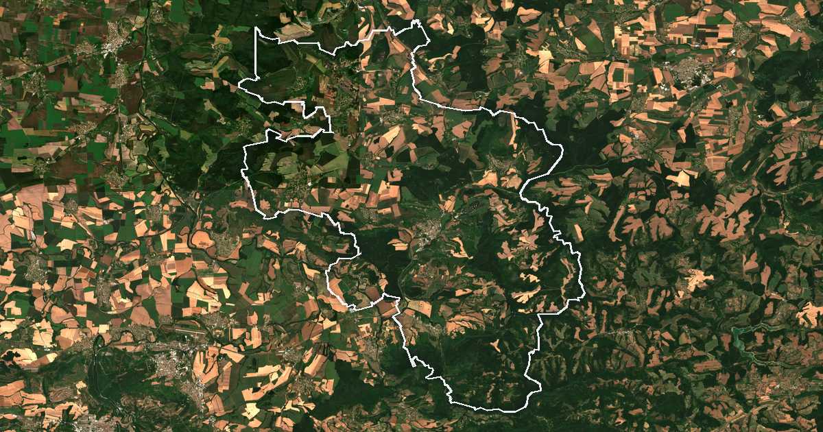 Image satellite avec la limite tracée: Strajitsa