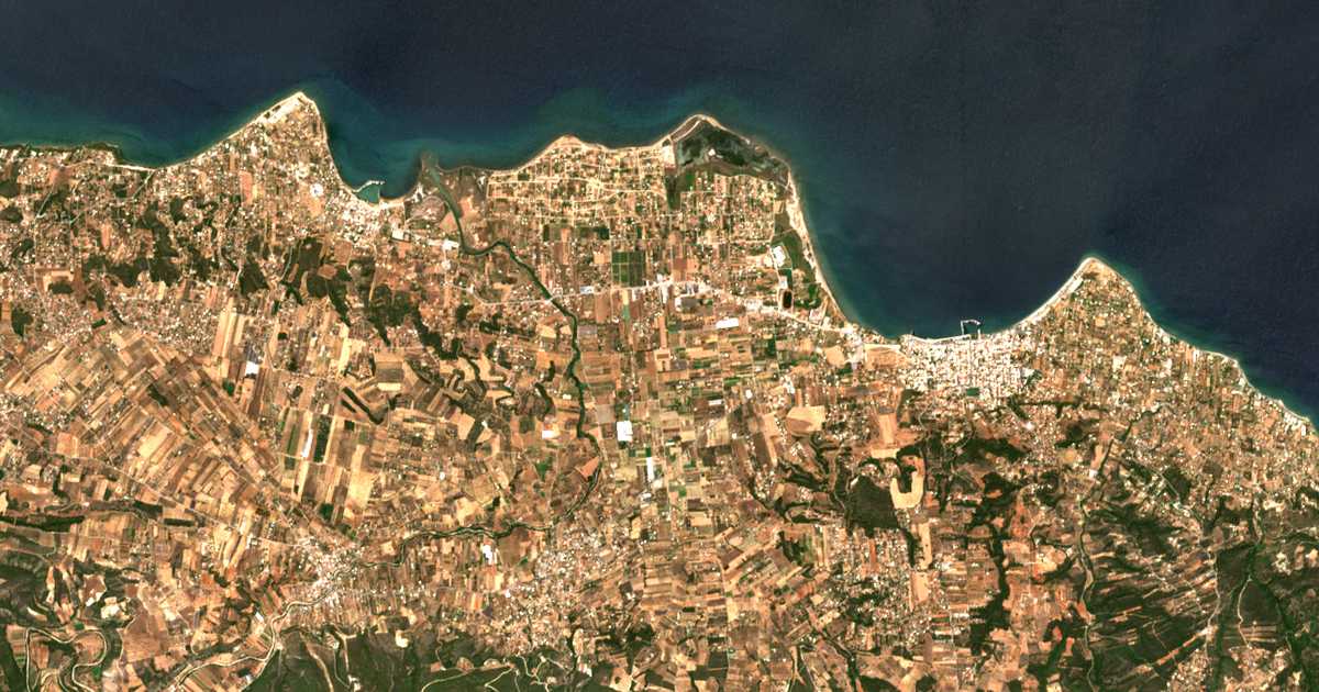 Carte satellite de Kámbos Oropoú
