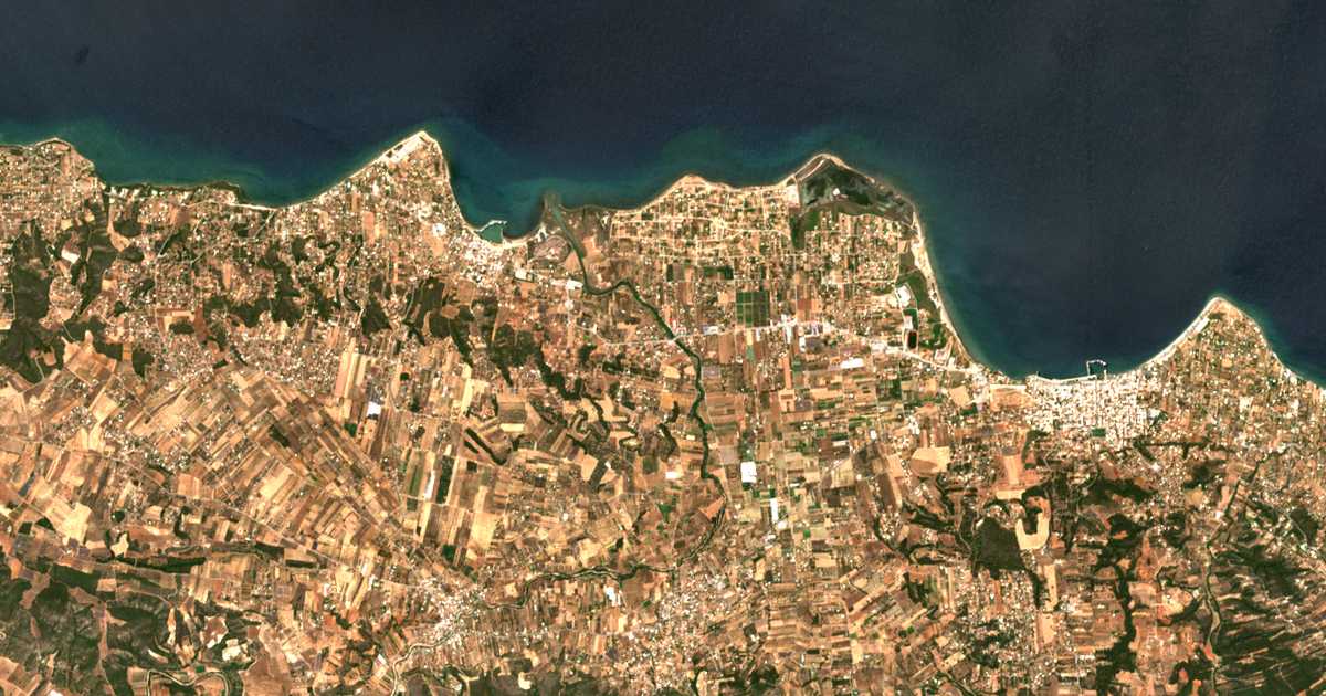 Carte satellite de Platánia Oropoú