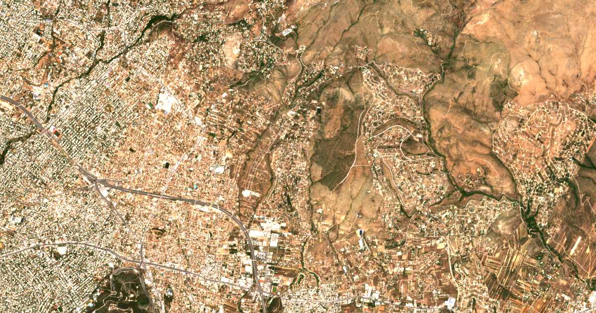 Carte satellite de Anthoúsa