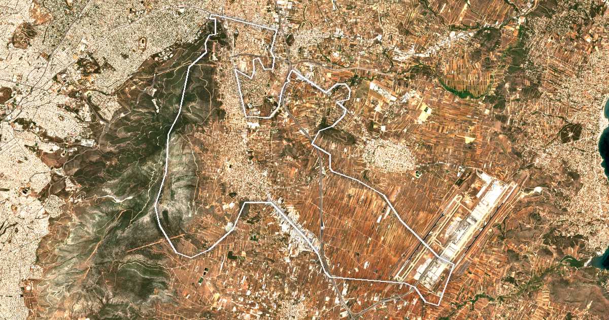 Image satellite avec la limite tracée: de Peanía