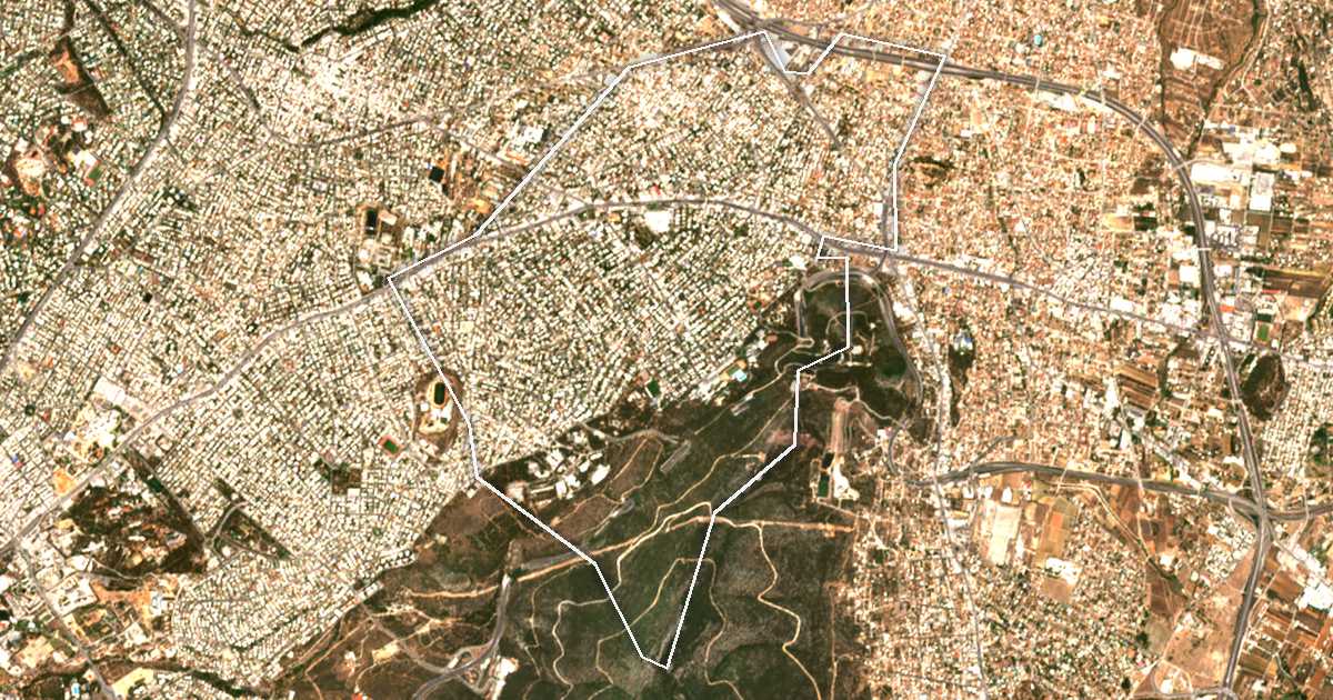 Image satellite avec la limite tracée: Agía Paraskeví