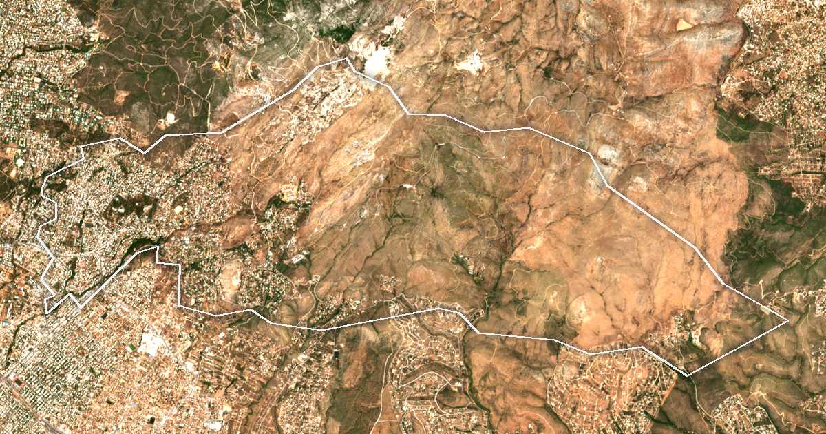 Image satellite avec la limite tracée: de Pendéli