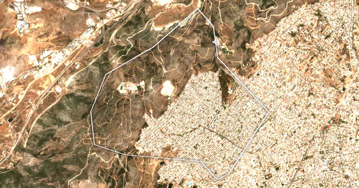 Image satellite avec la limite tracée: Petroúpoli