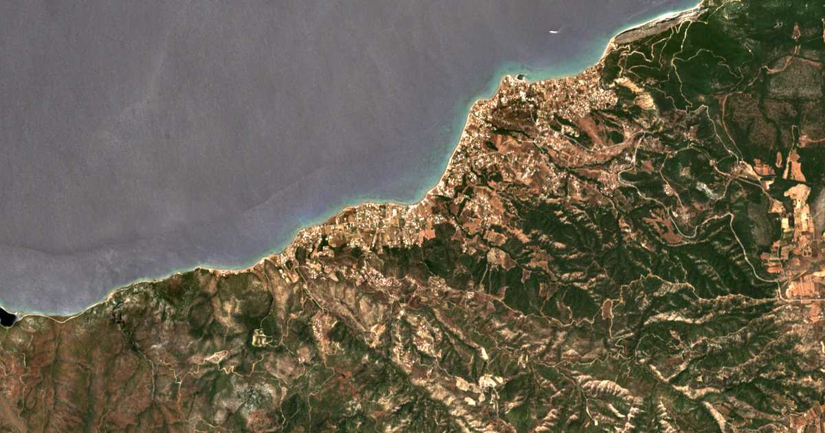 Carte satellite de Aigeiroúsai