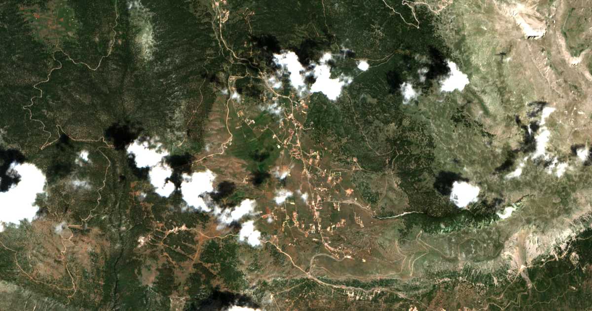 Carte satellite de Kalývia Livadíou Arachóvis