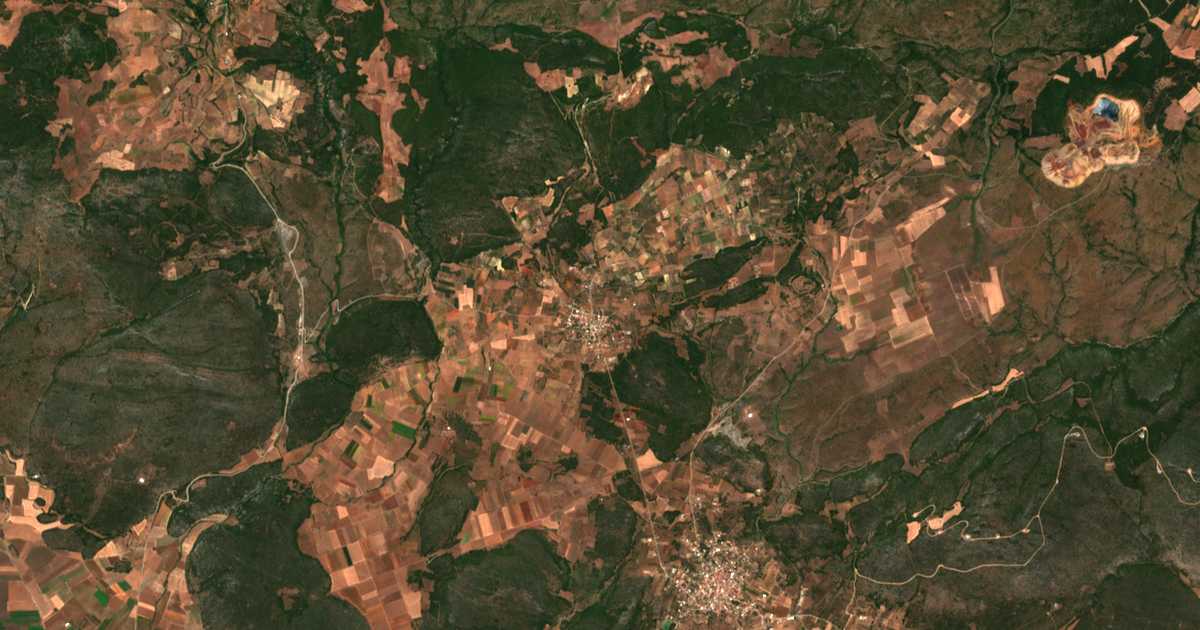 Carte satellite de Loútsion
