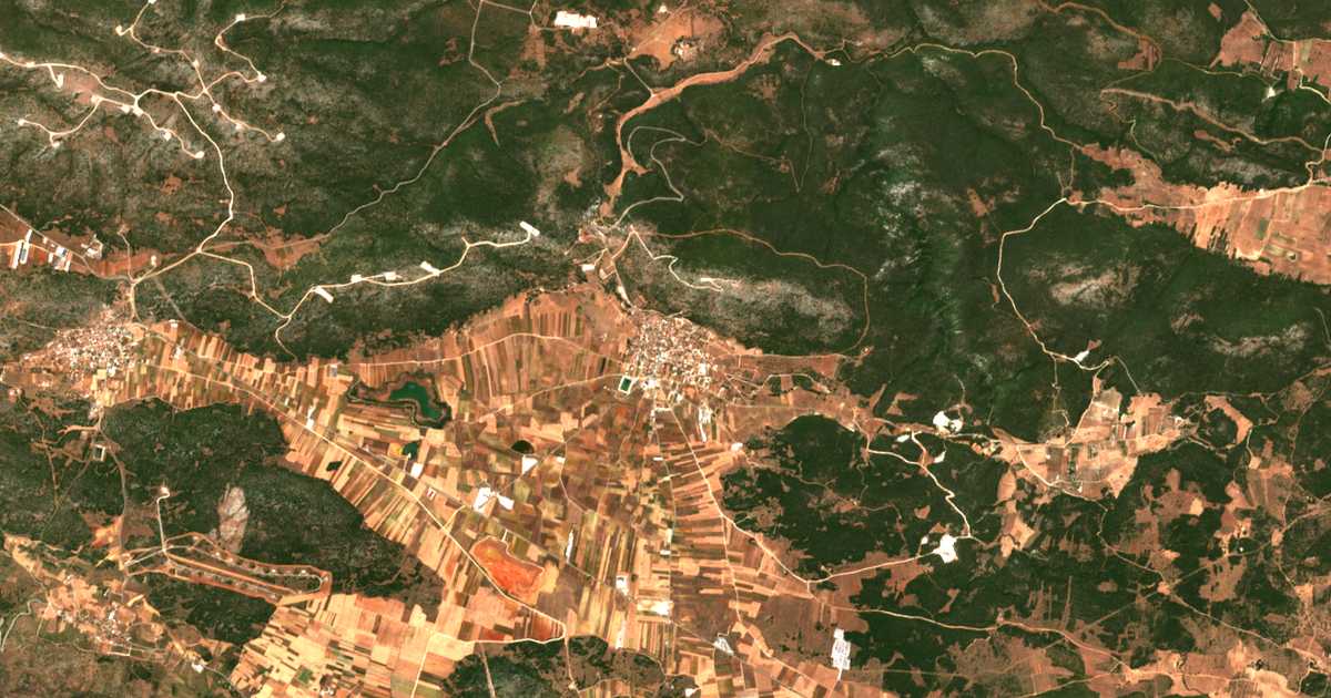 Carte satellite de Skoúrta