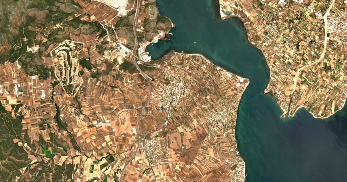 Carte satellite de Vathý