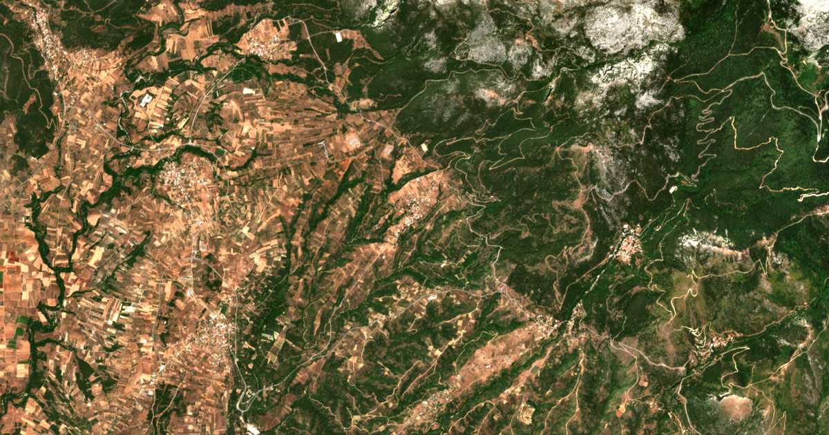 Carte satellite de Loútsa