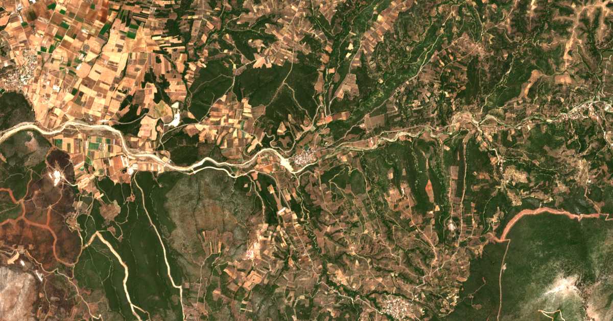 Carte satellite de Poúrnos