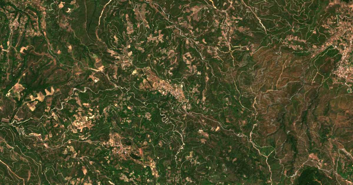 Carte satellite de Agdínai
