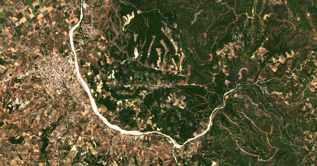 Carte satellite de Avgariá