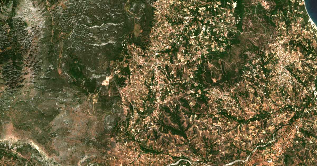 Carte satellite de Konístres