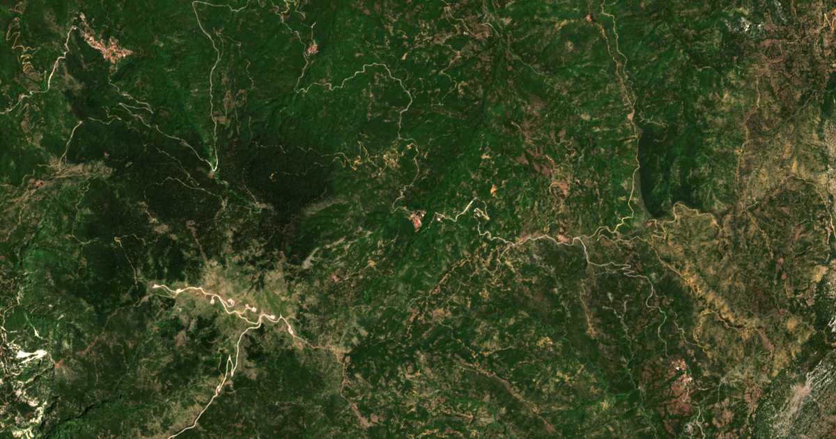 Carte satellite de Tríkorfo