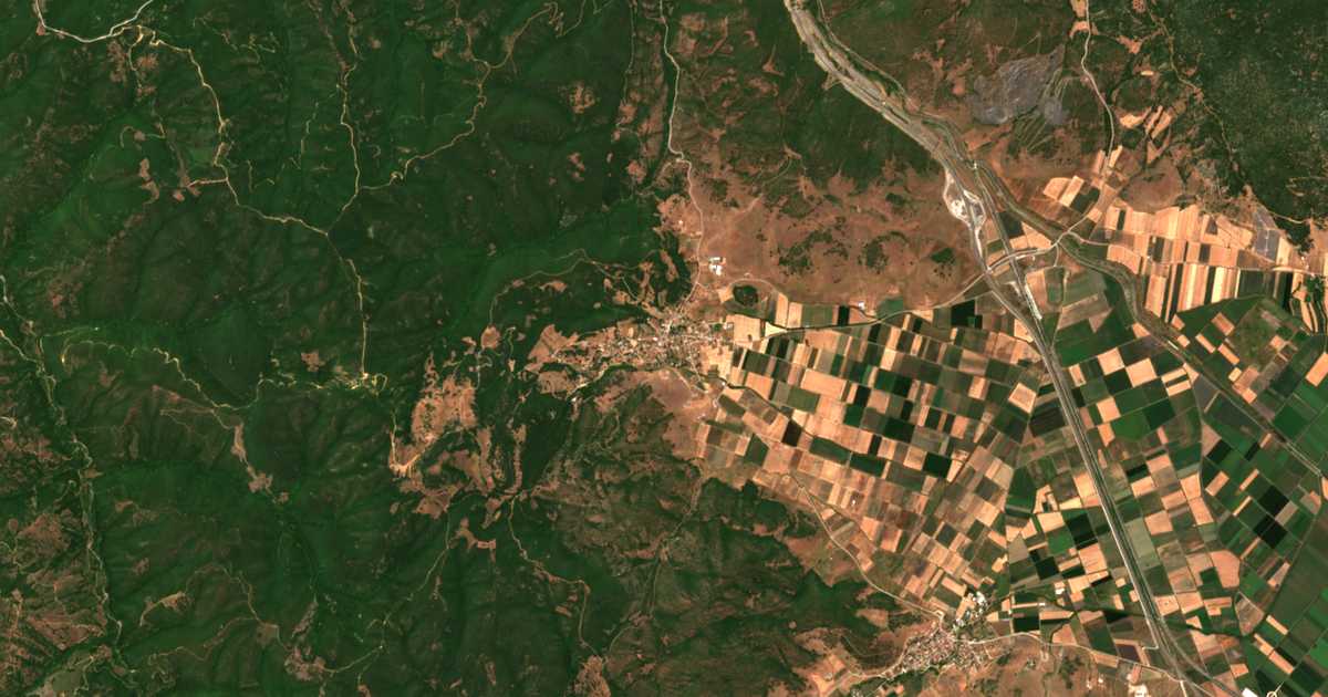 Carte satellite de Makryrráchi