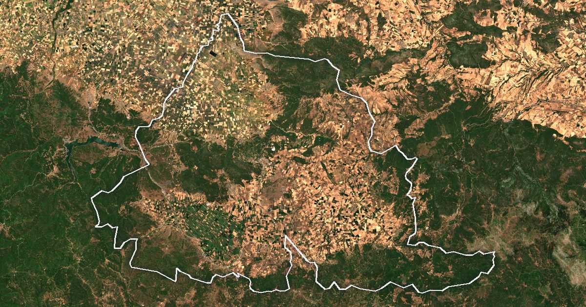 Image satellite avec la limite tracée: de Domokós