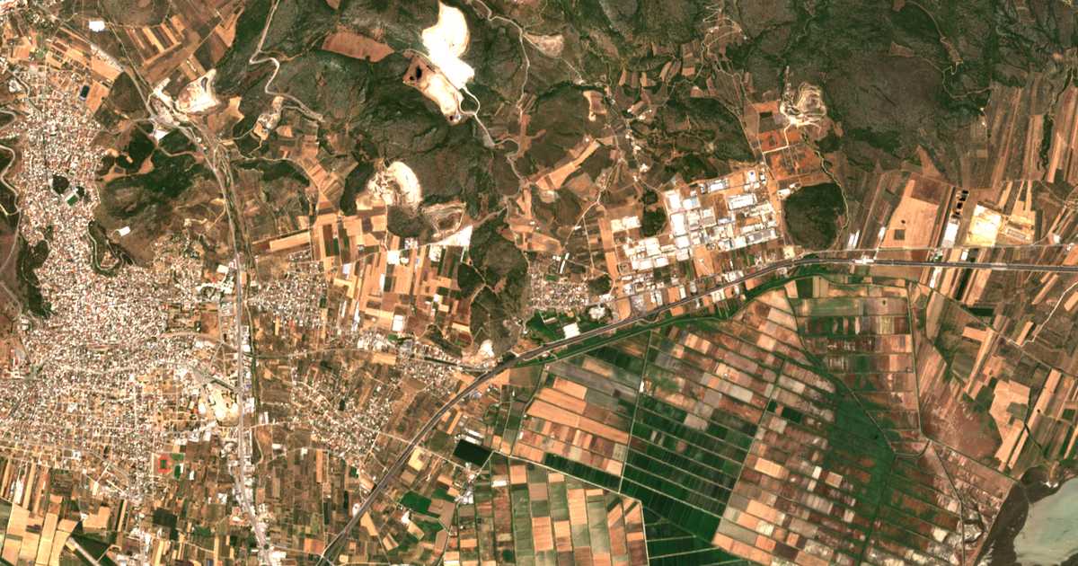 Carte satellite de Agía Paraskeví
