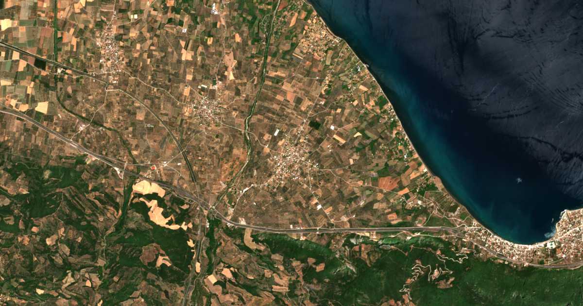 Carte satellite de Kainoúrgion