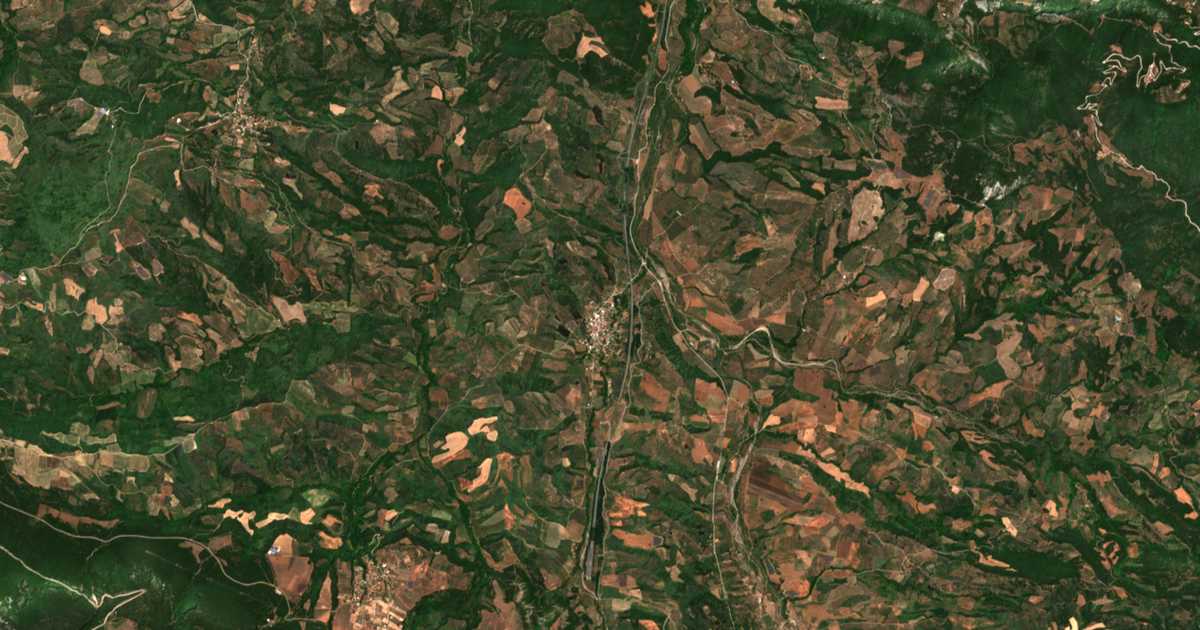 Carte satellite de Kómnina