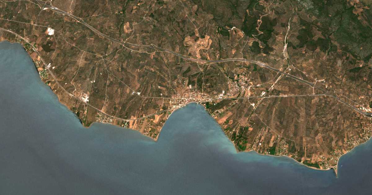 Carte satellite de Karavómylos