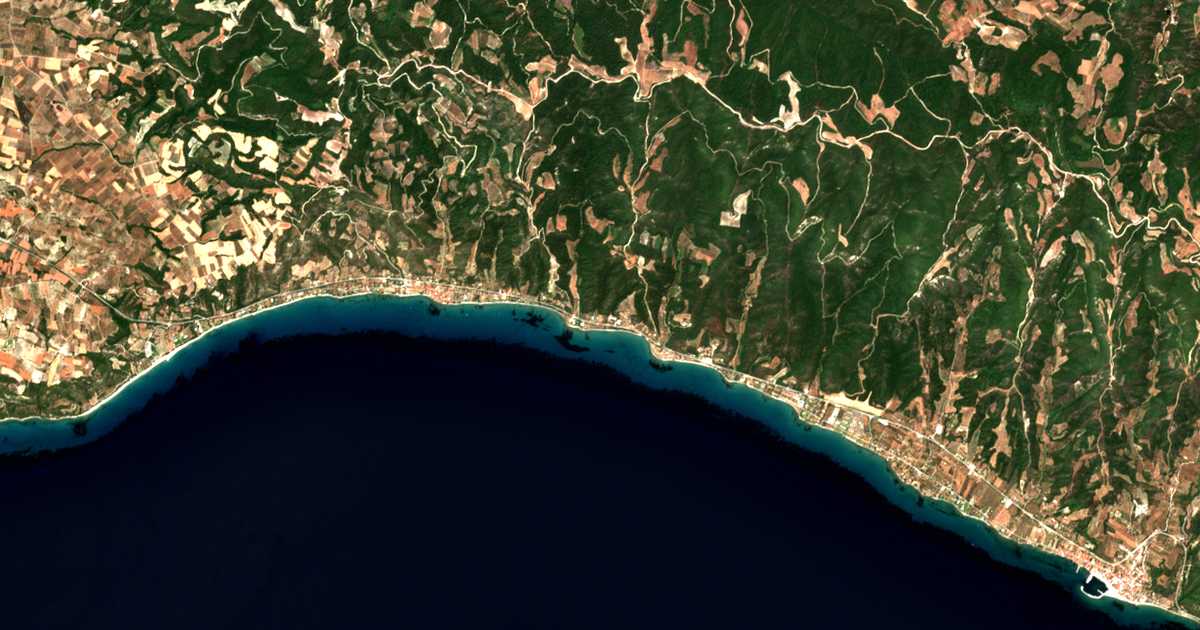 Carte satellite de Kaloútsikos
