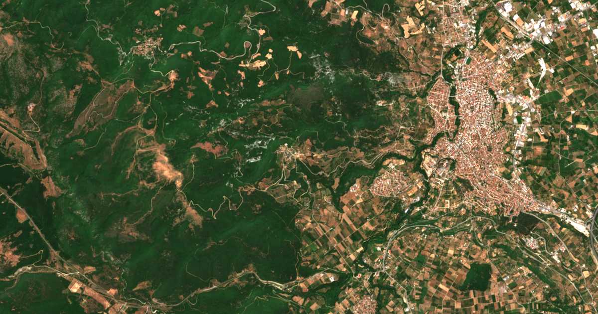 Carte satellite de Komnínion