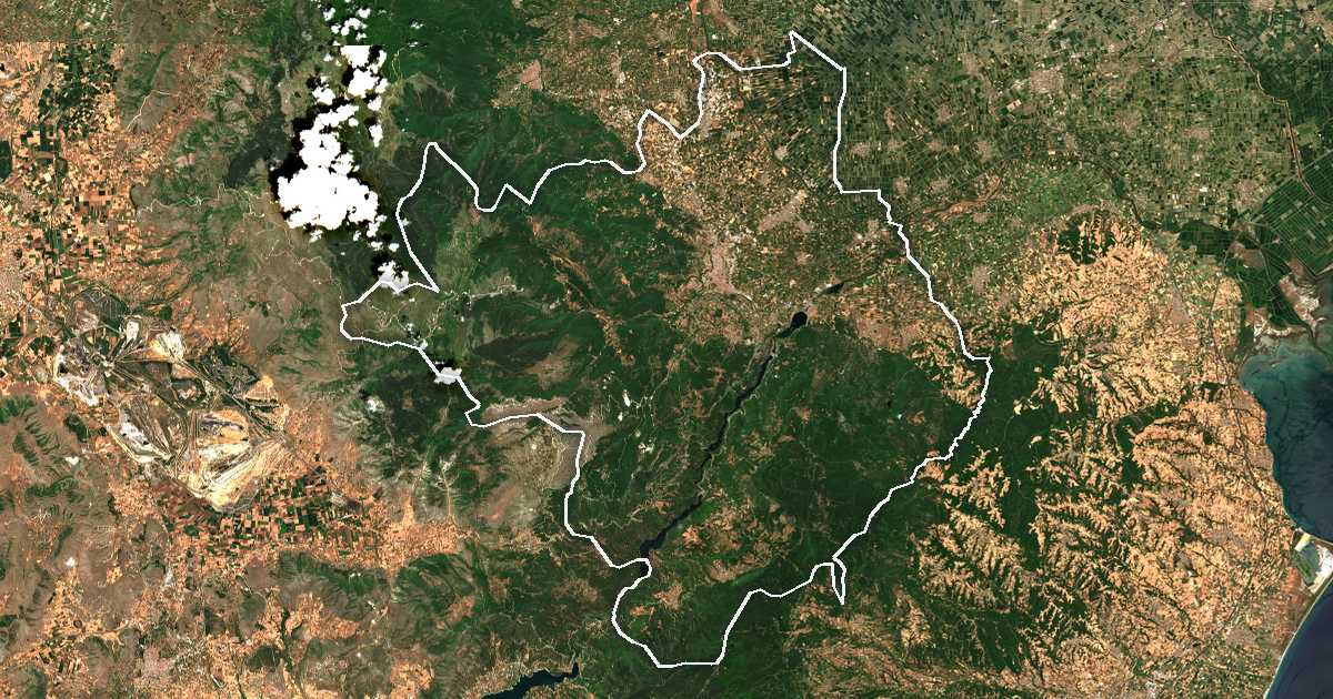 Image satellite avec la limite tracée: de Véria