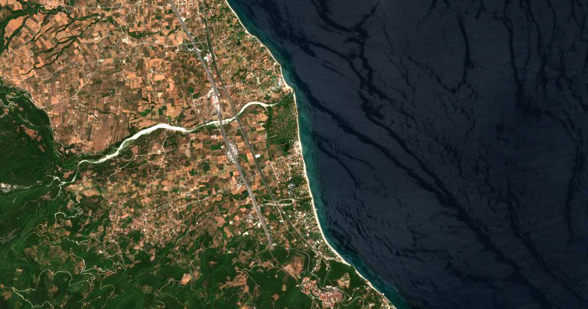 Carte satellite de Paralía Skotínas