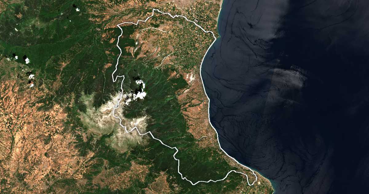 Image satellite avec la limite tracée: Díon-Ólympos