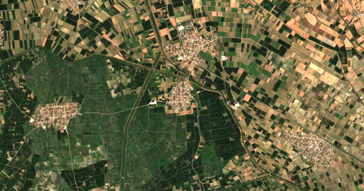 Carte satellite de Néa Tyrolói