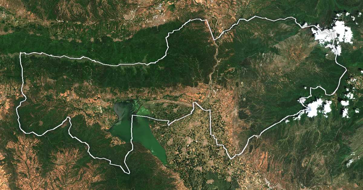 Image satellite avec la limite tracée: Sindikí