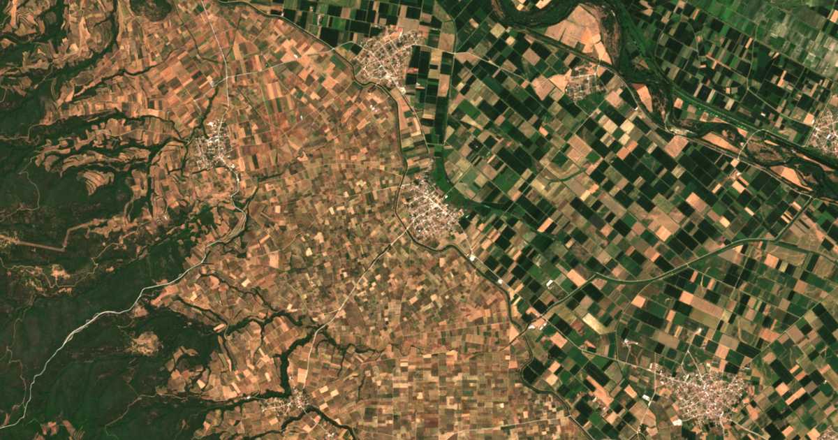 Carte satellite de Ámpeloi