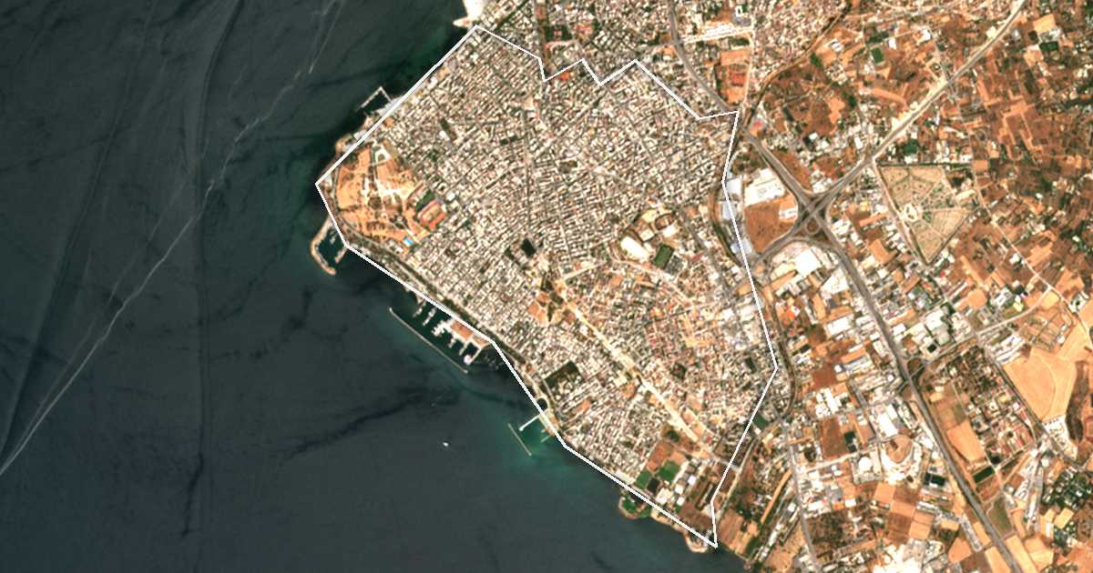 Image satellite avec la limite tracée: Kalamariá