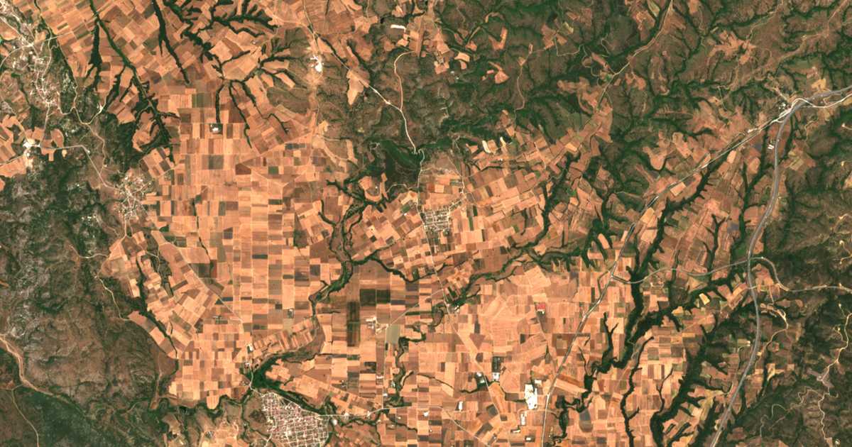 Carte satellite de Examílion